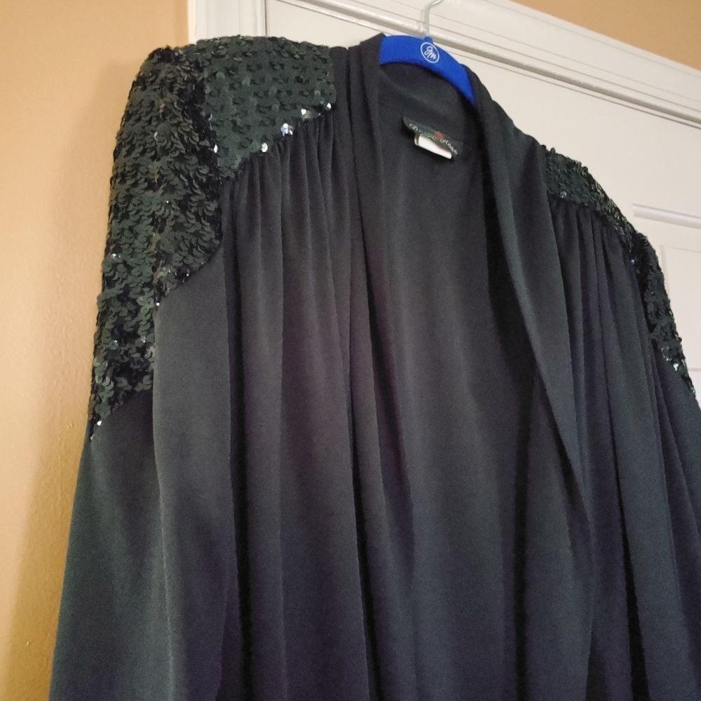 Ladies top with sequin embellished shoulder.​